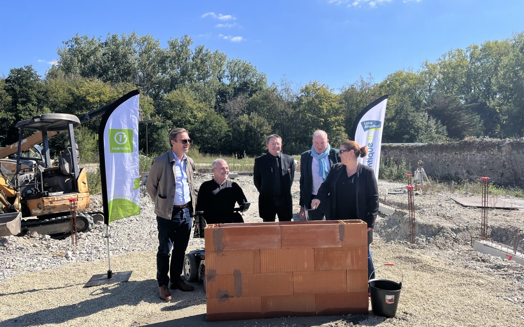 Pose de la première pierre de la résidence Les Bancs à Machecoul-Saint-Même.